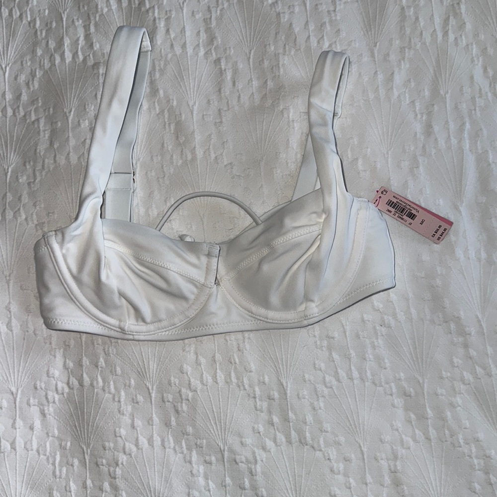 Victoria’s Secret Underwire White Bikini Top. NWT
